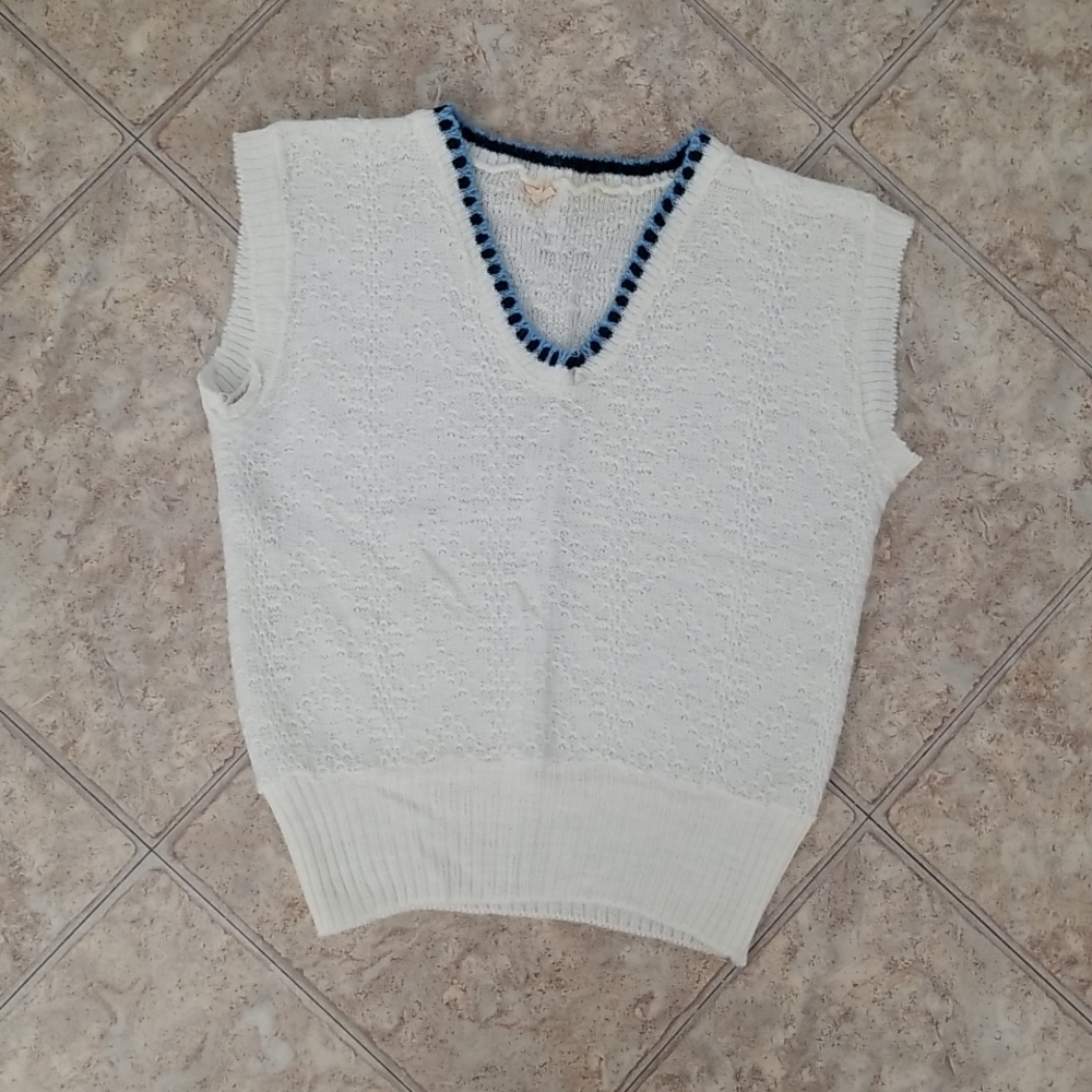 Vintage White Knit V-Neck Sleeveless Top with Navy Trim